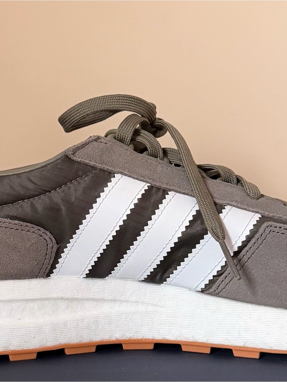 adidas Men's Gray and White Classic Runner